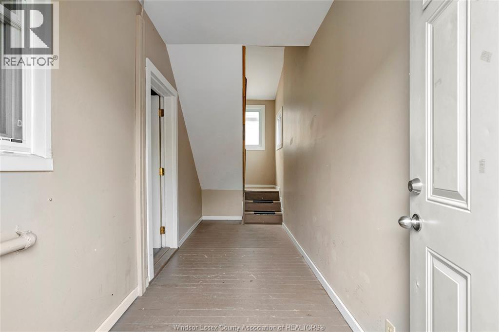 844 Ellrose Avenue #UPPER, Windsor — photograph 2
