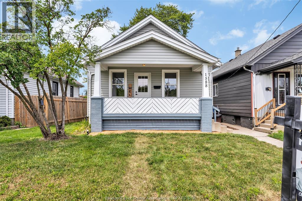 1588 Tecumseh Road, Windsor — photograph 2