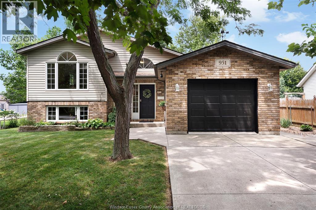 Single Family — 951 Wride Avenue, Kingsville, Ontario