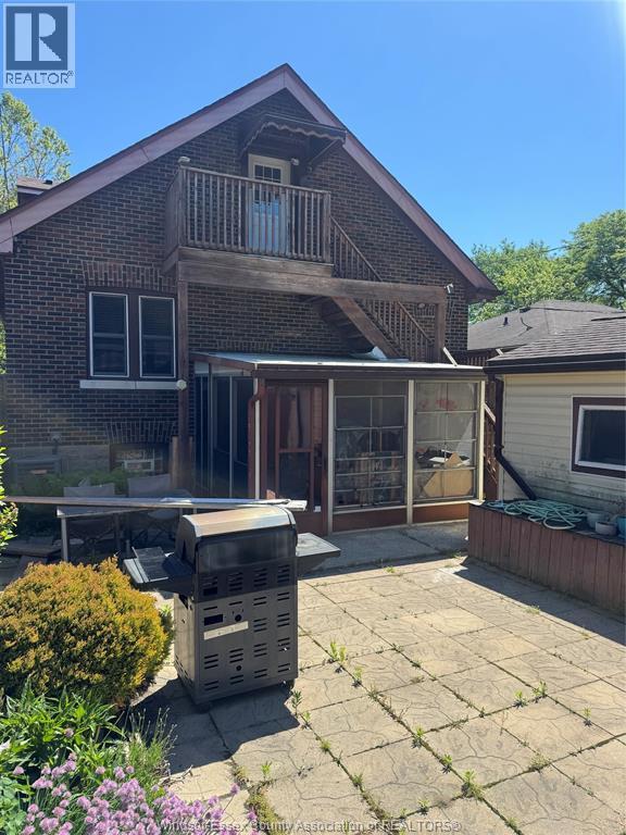 2185 Dougall Avenue, Windsor — photograph 2