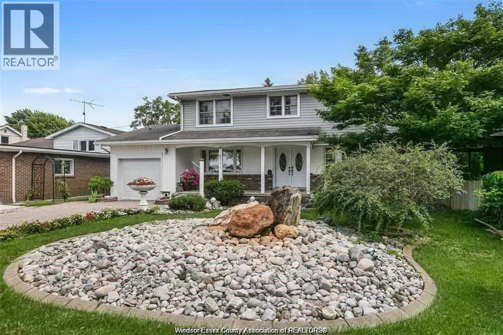 6711 Riverside Drive, Windsor — primary photograph