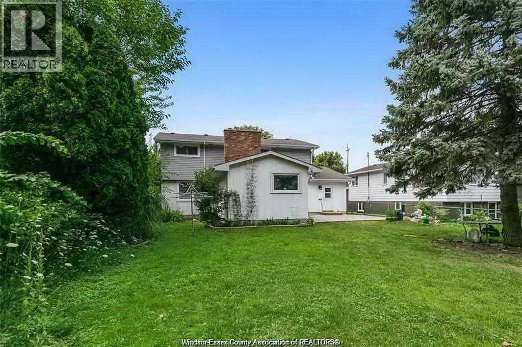 6711 Riverside Drive, Windsor — photograph 3
