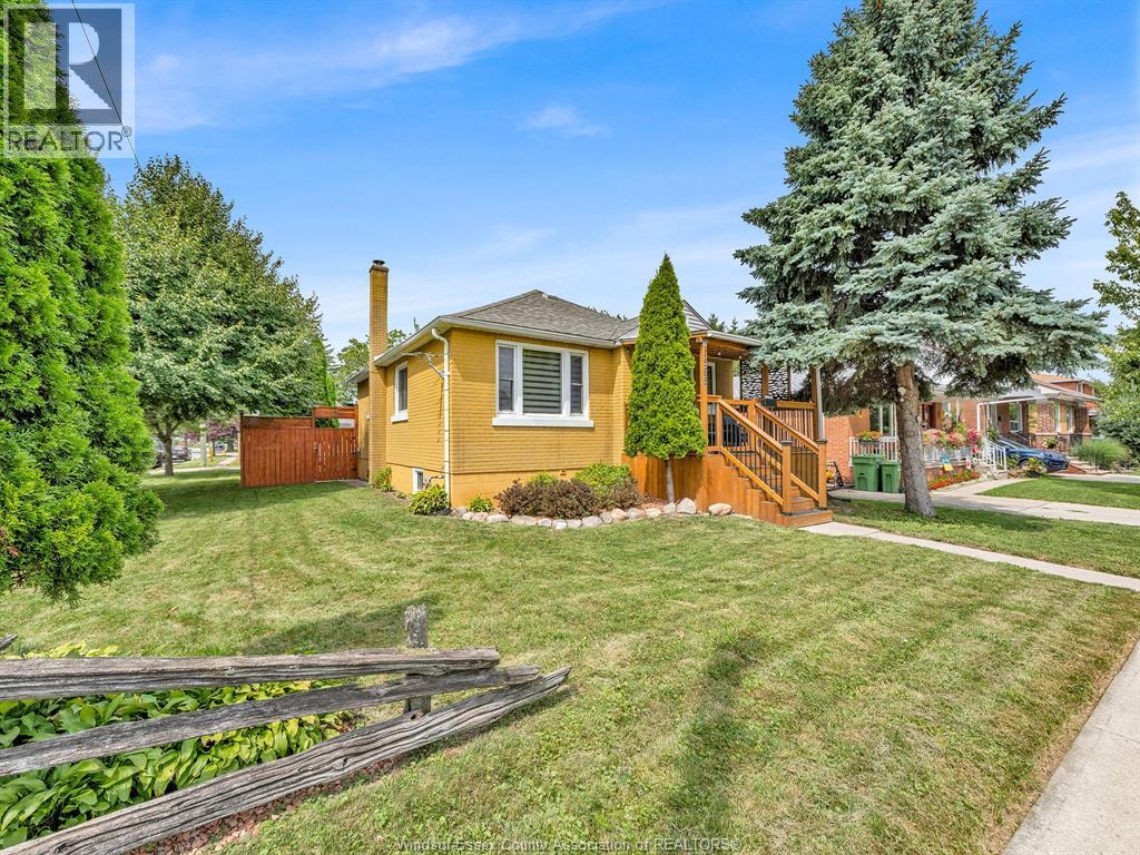 1595 Alexis, Windsor — photograph 2