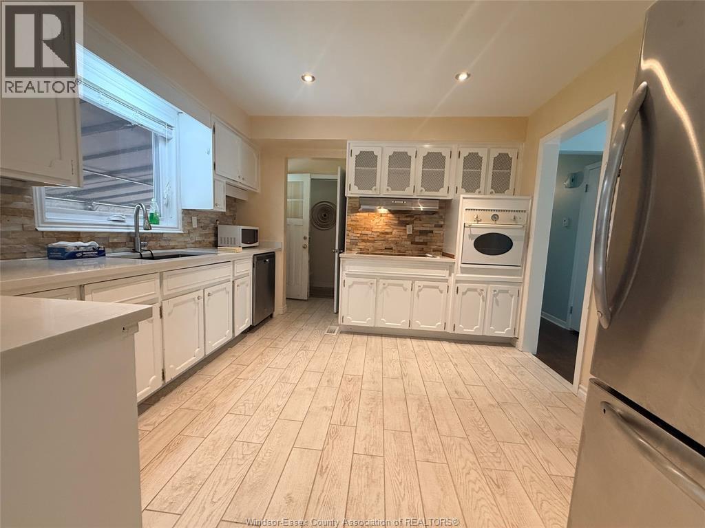 2450 Academy Drive #MAIN FLOOR, Windsor — photograph 3