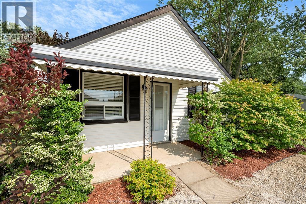6040 Matchette Road, LaSalle — photograph 2
