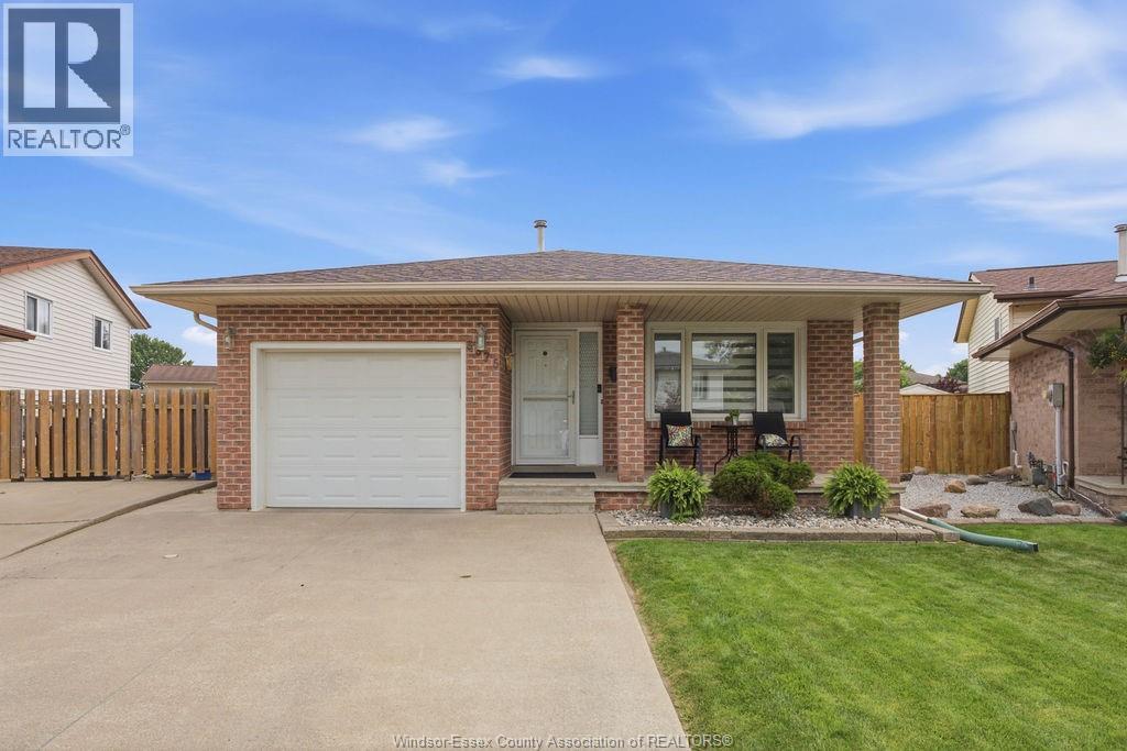 3375 Dolphin Court, Windsor — primary photograph