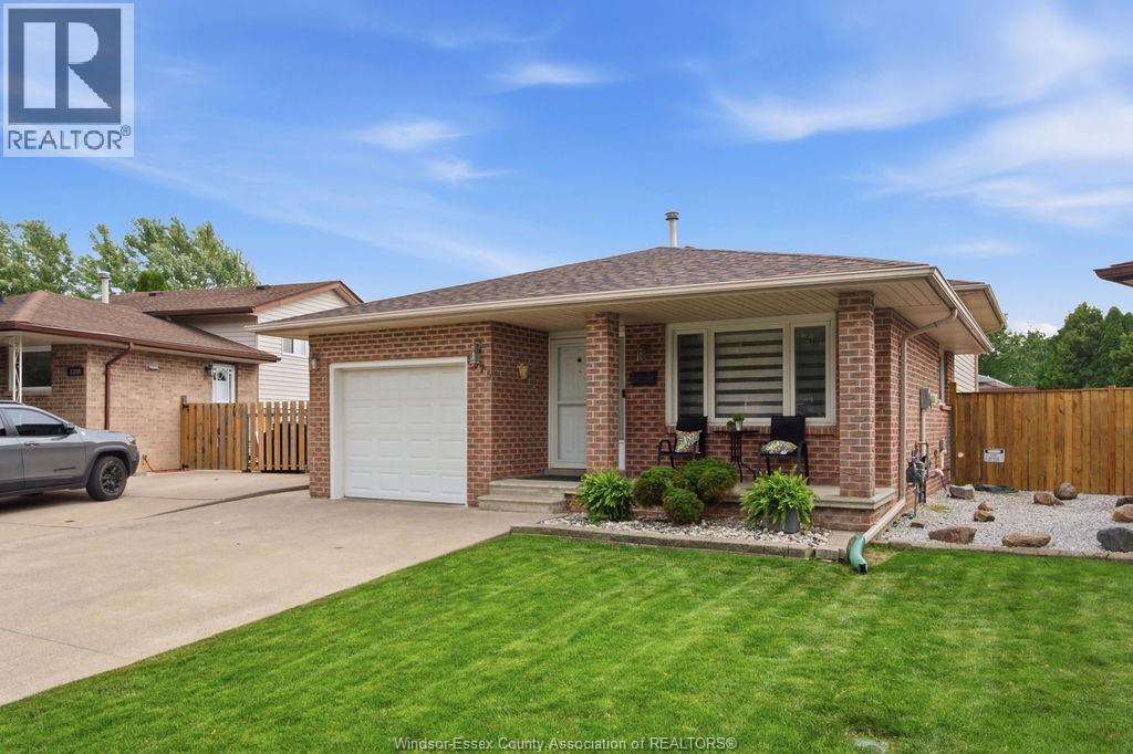 3375 Dolphin Court, Windsor — photograph 2