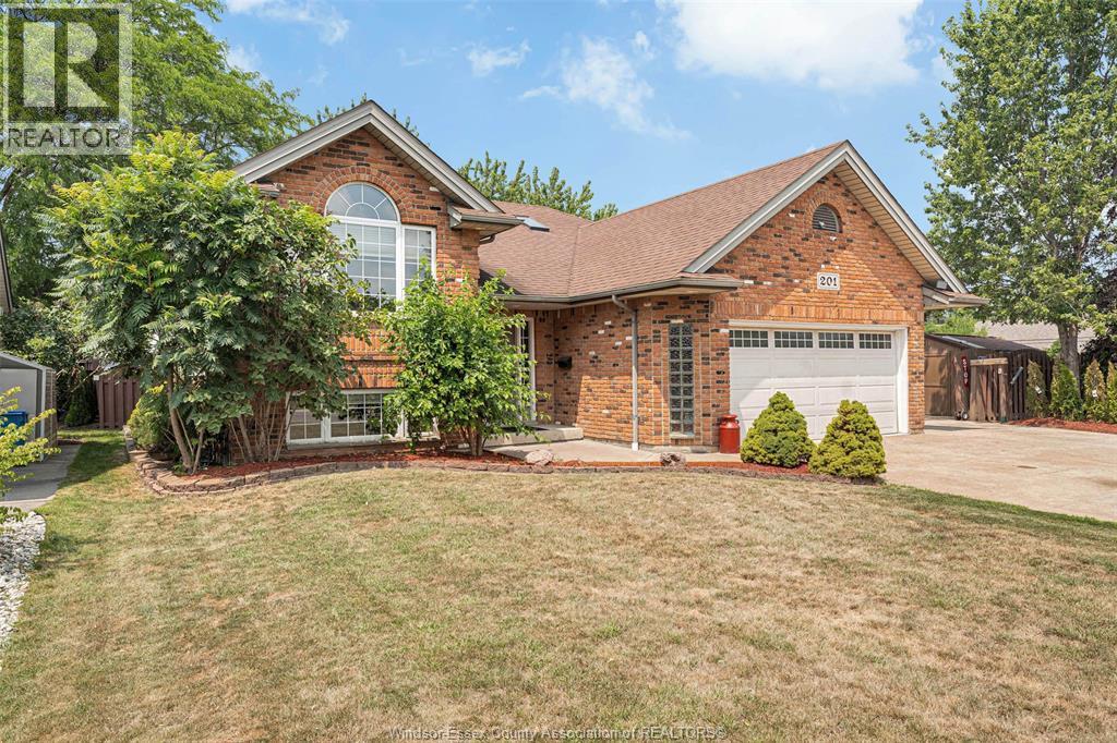 201 Maplewood Drive, Lakeshore — photograph 3