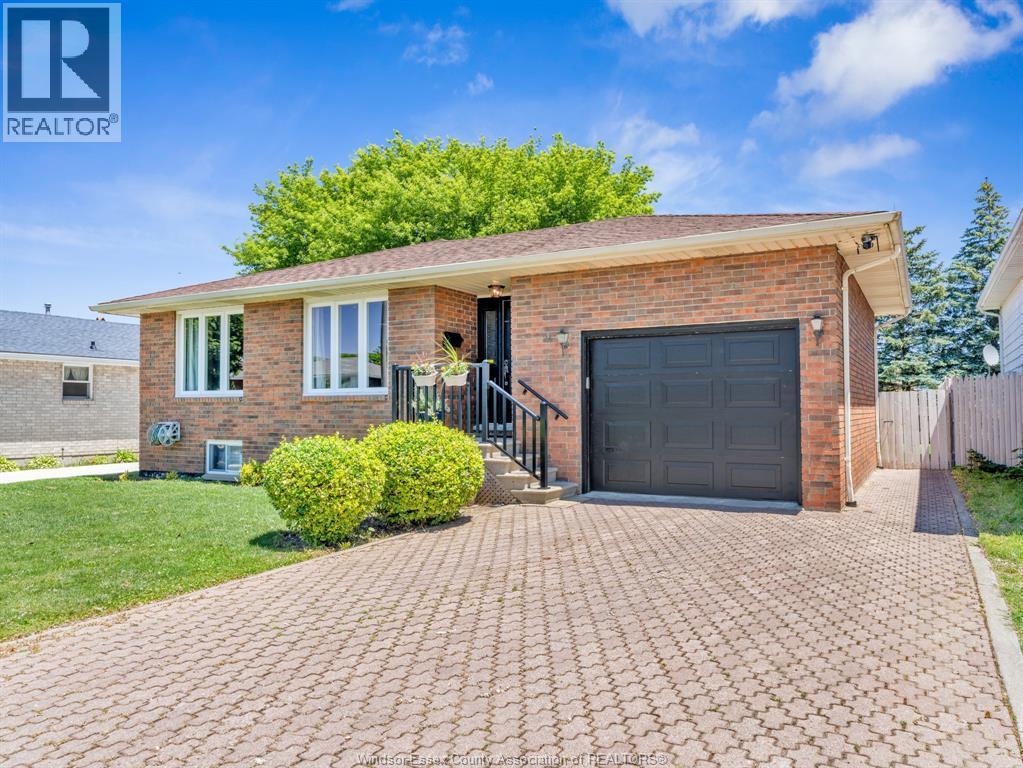 24 Camelot Avenue, Leamington — photograph 3