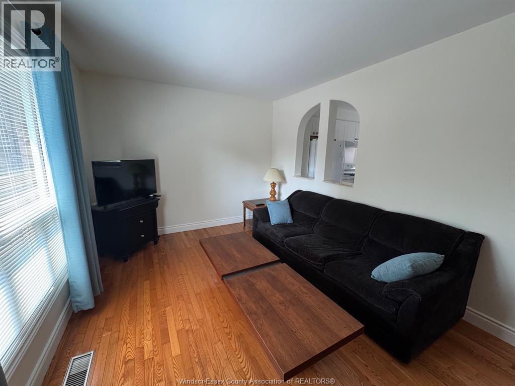 5458 Lassaline Avenue, Windsor — photograph 3