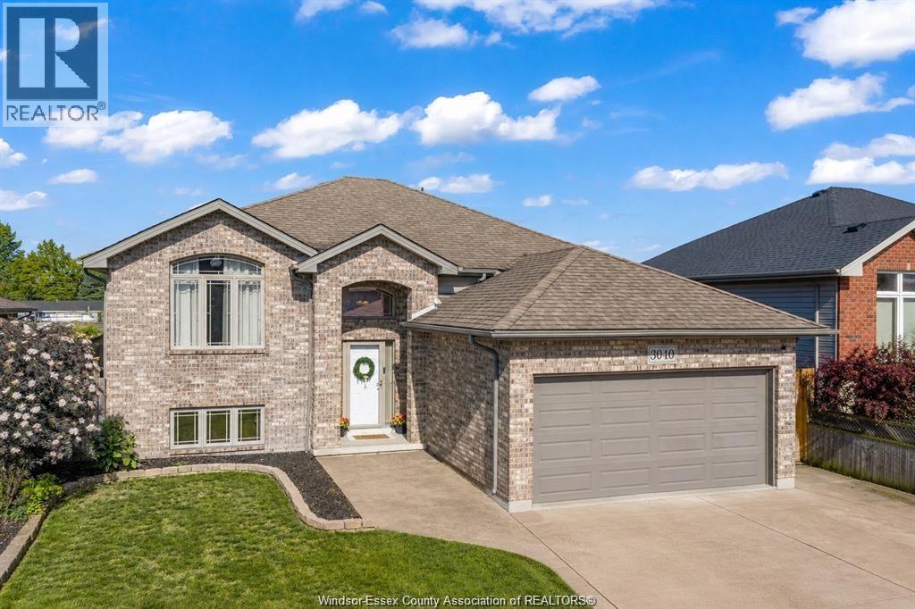 3040 Troup Crescent #upper, Windsor — photograph 2