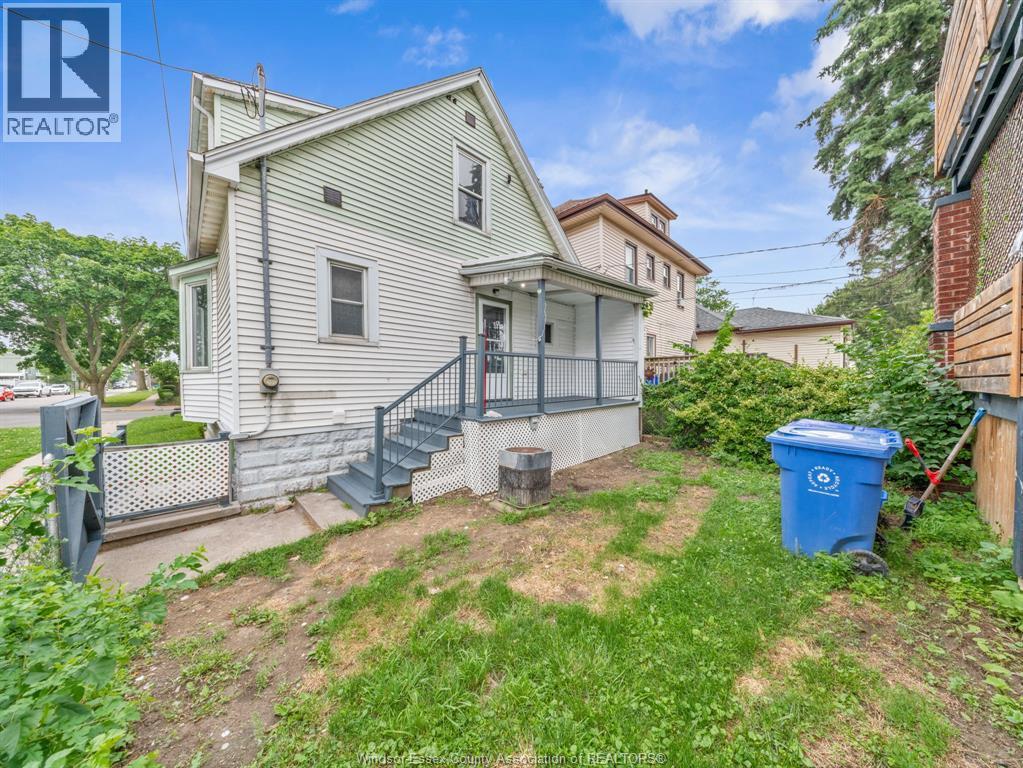 1096 Hall, Windsor — photograph 3