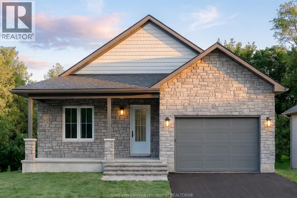 82 Rabb Street, Smiths Falls — primary photograph