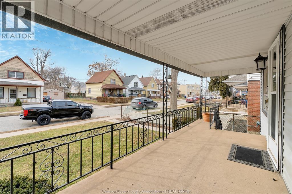 3-bedroom Single Family at 336 Josephine #2, Windsor — photograph 3