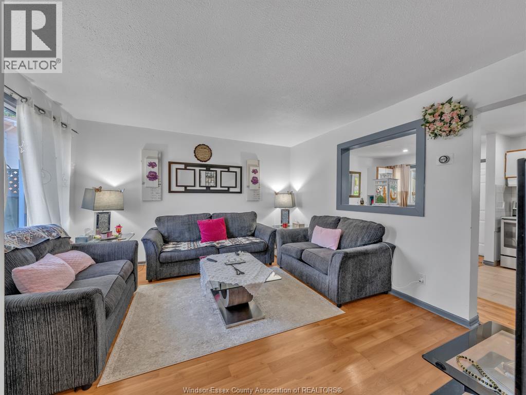 3-bedroom Single Family at 1615 Curry, Windsor — photograph 3