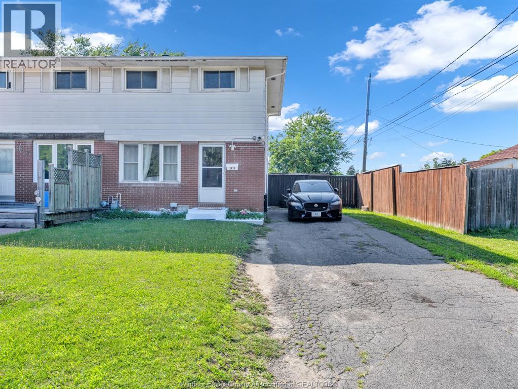 3-bedroom Single Family at 1615 Curry, Windsor — photograph 2