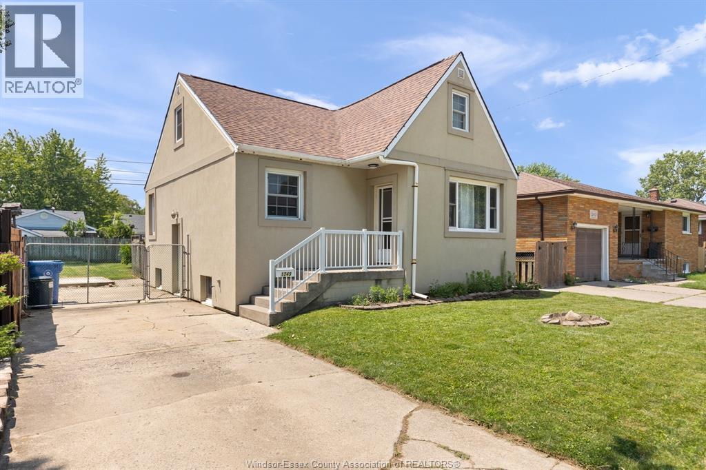 5-bedroom Single Family at 1249 Westcott, Windsor — photograph 3