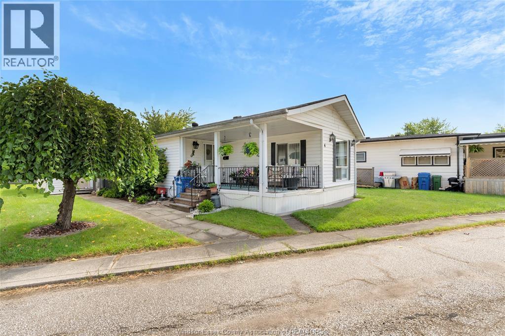 Single Family — 4 Robin Court, Lakeshore, Ontario