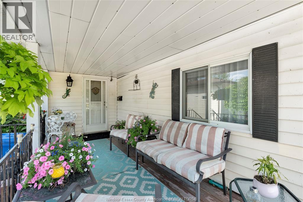 4 Robin Court, Lakeshore — photograph 3