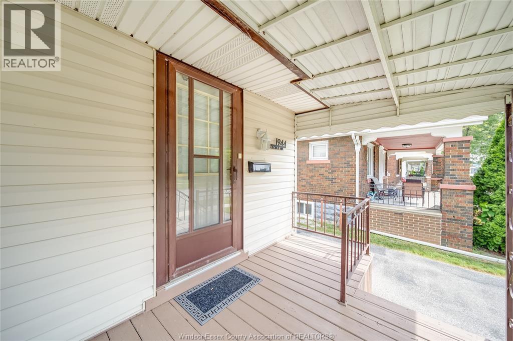 1944 George Avenue, Windsor — photograph 2