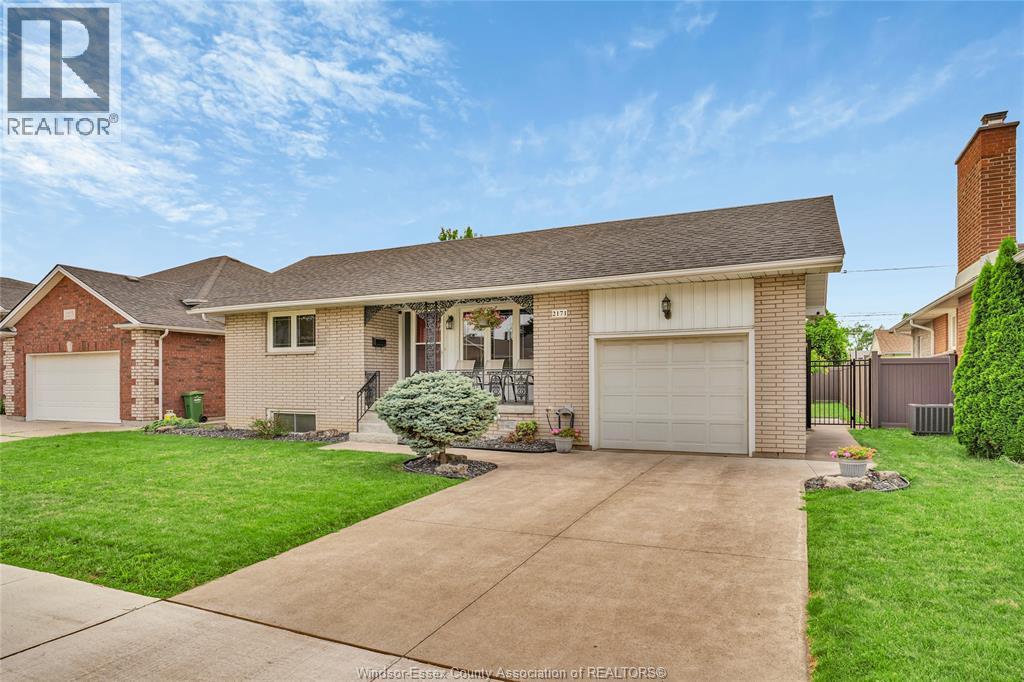 Single Family — 2171 Woodlawn Avenue, Windsor, Ontario