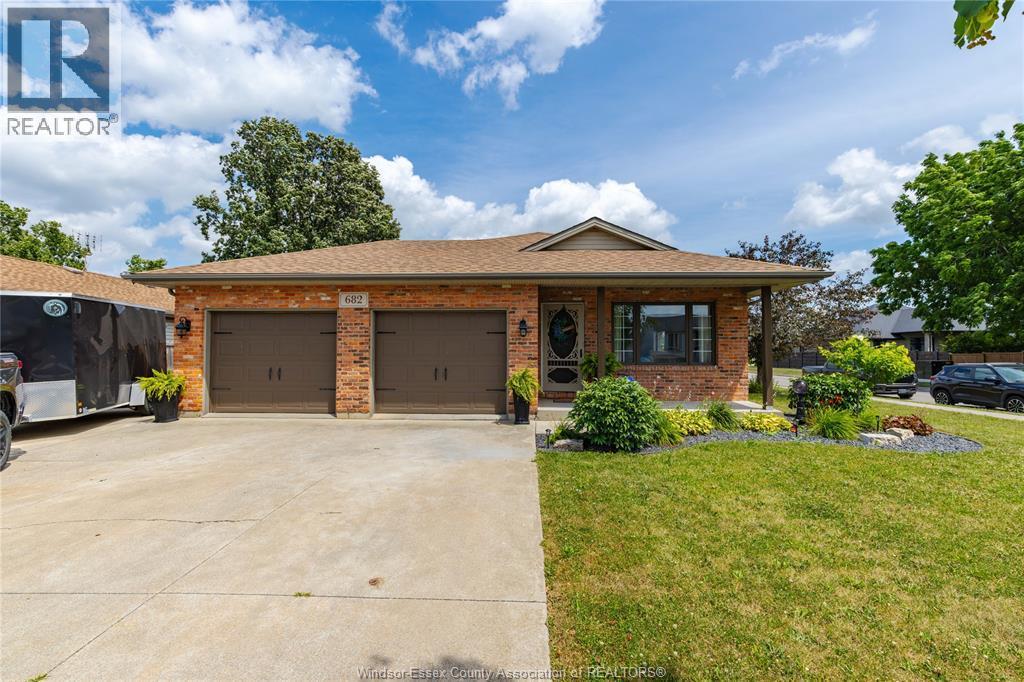 682 Richmond, Amherstburg — primary photograph