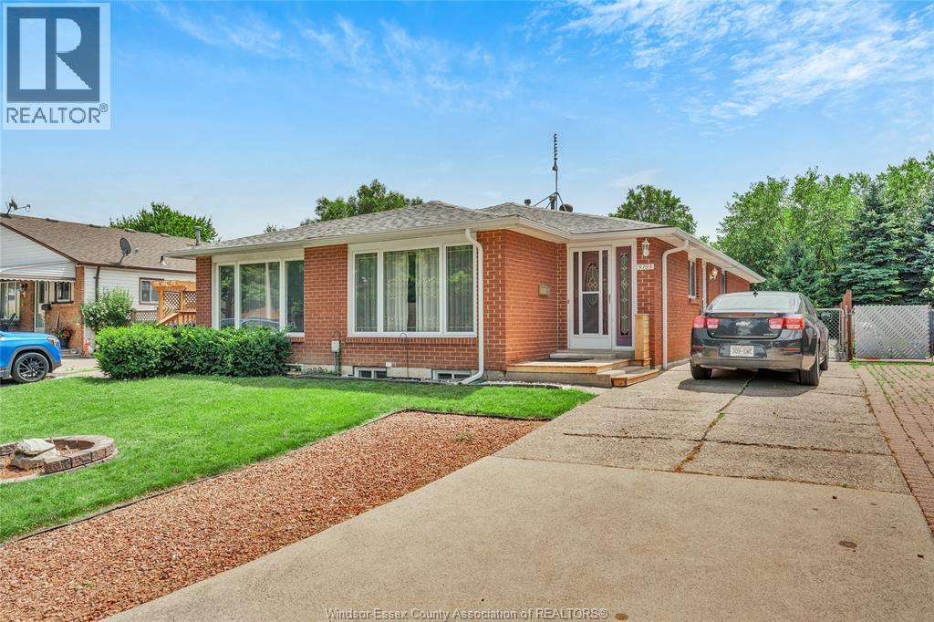 9703 Melville, Windsor — photograph 2