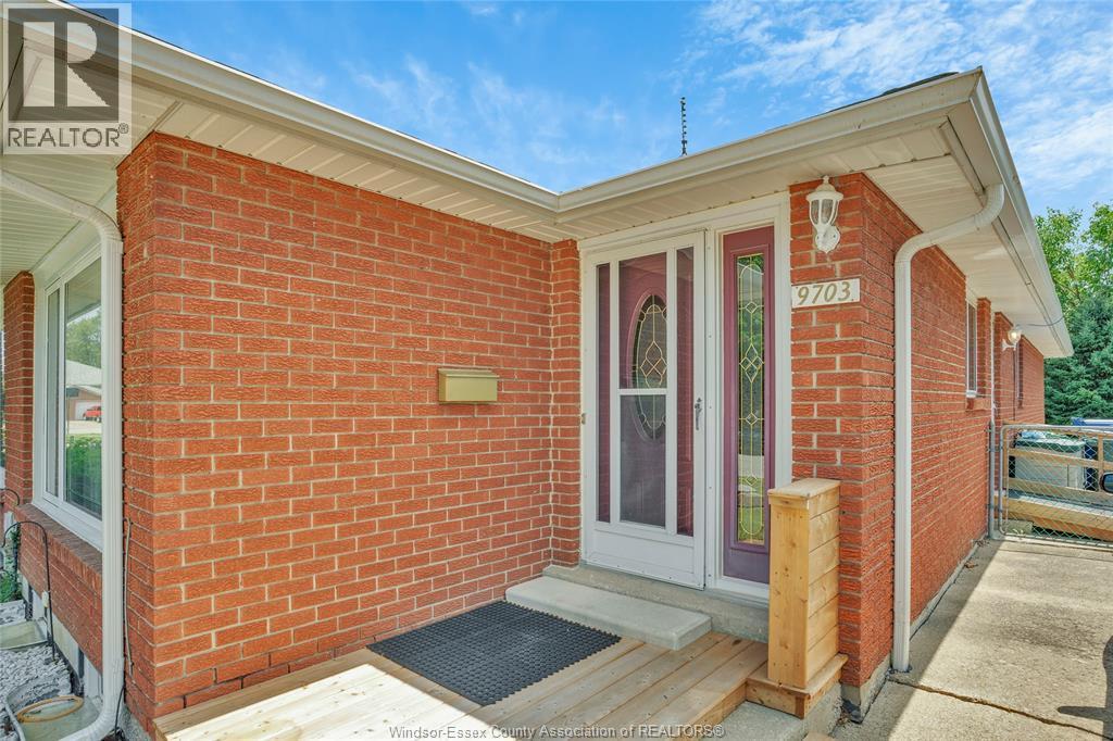 9703 Melville, Windsor — photograph 3