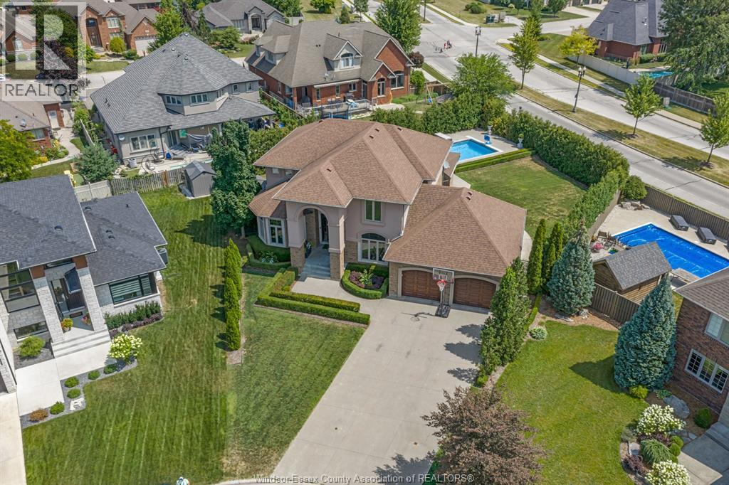1060 Woodland Crescent, Lakeshore — primary photograph
