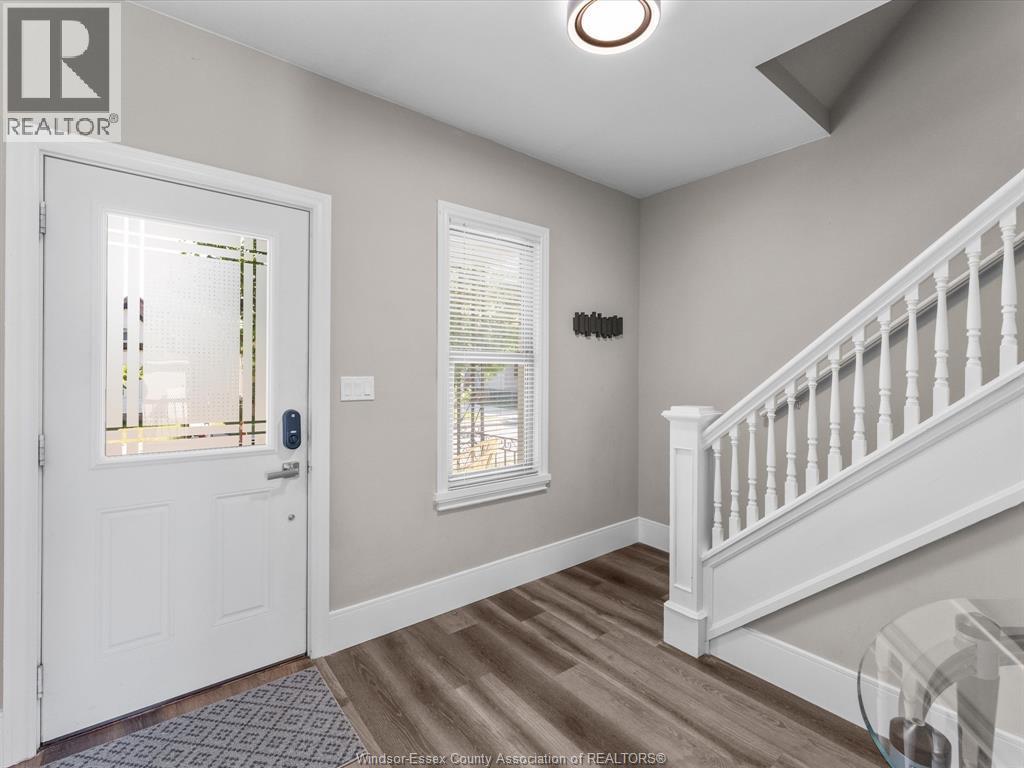 477 Pierre Avenue, Windsor — photograph 2