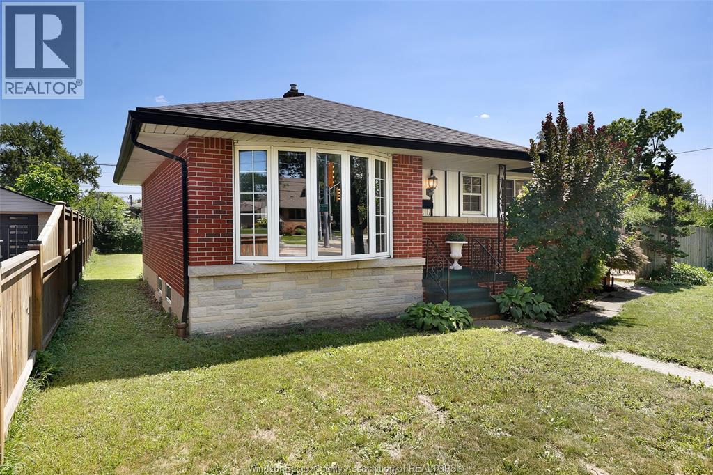 1285 Cabana, Windsor — photograph 2