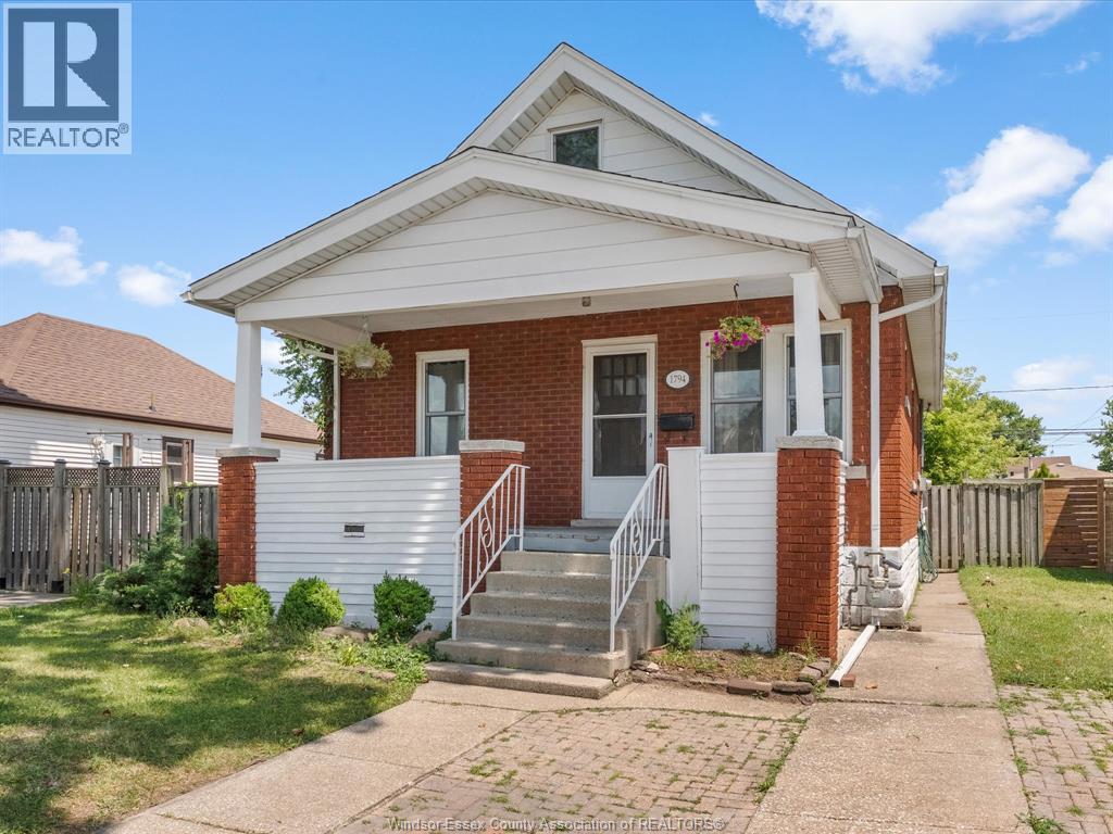 1794 Hall Avenue, Windsor — photograph 3