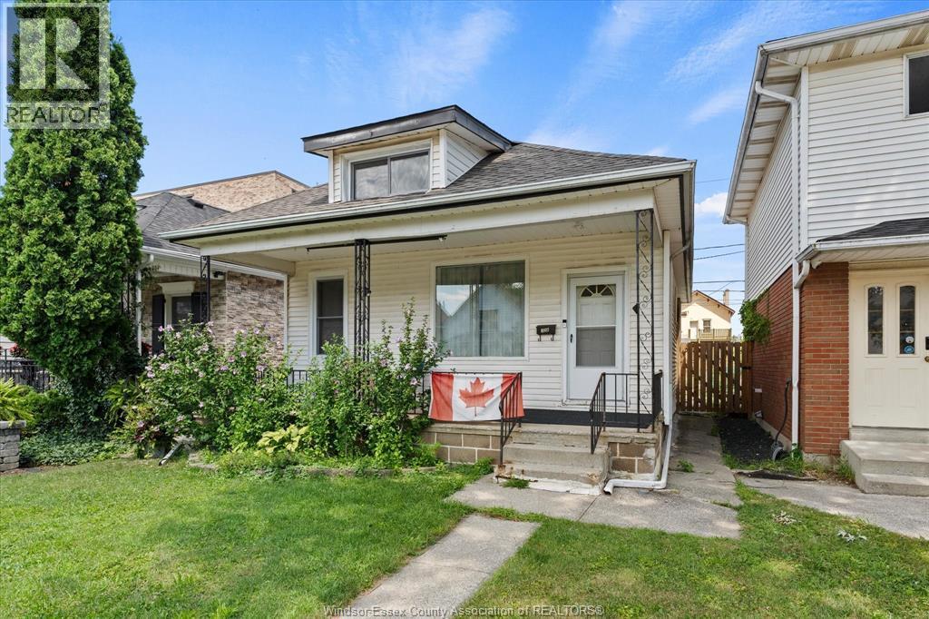 328 Josephine Avenue, Windsor — photograph 2