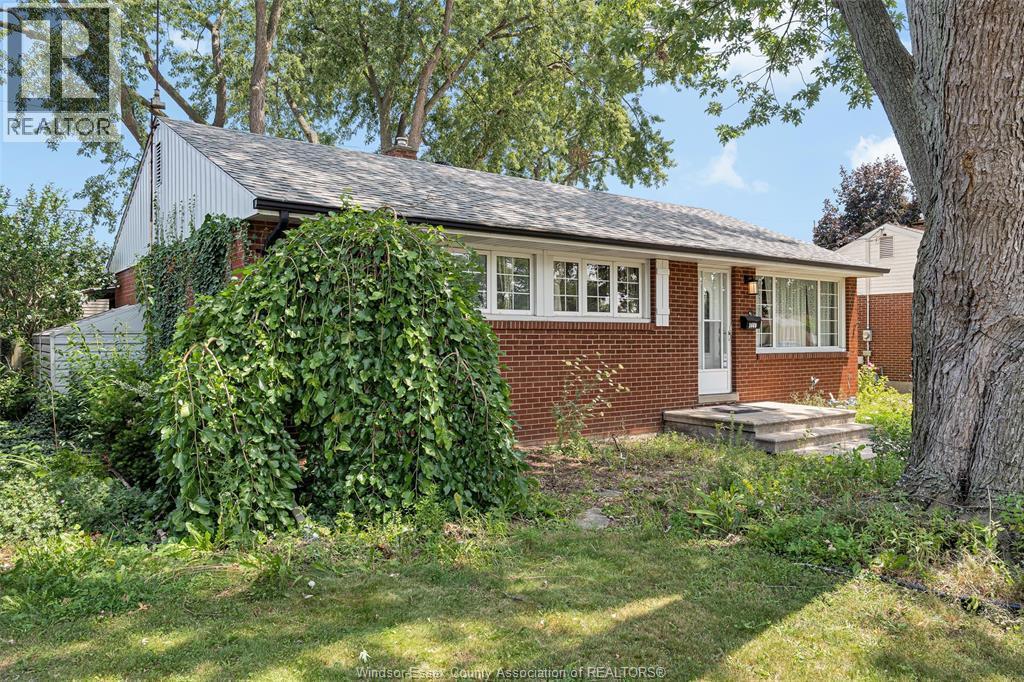 3660 Roxborough, Windsor — photograph 3