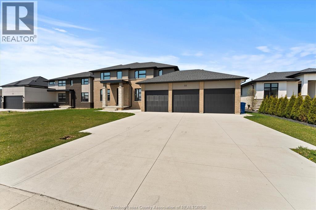 22 Gregory Avenue, Kingsville — photograph 3