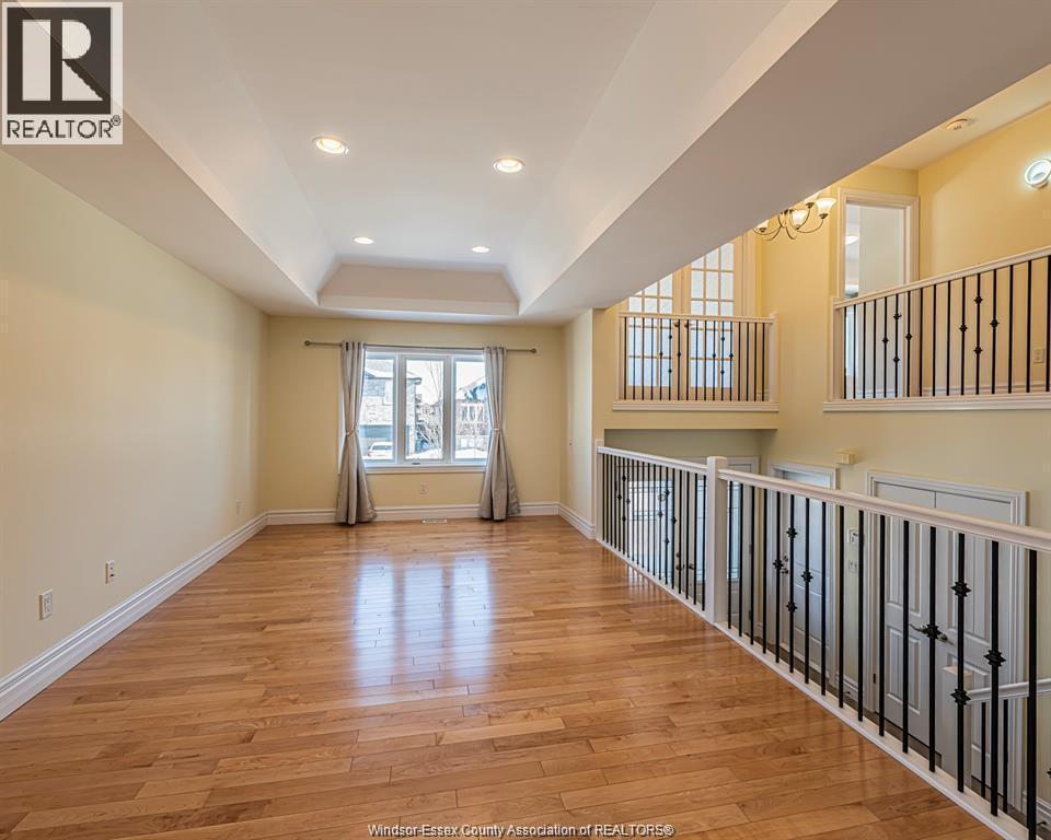 6-bedroom Single Family at 4001 Cosenza Street, Windsor — photograph 3