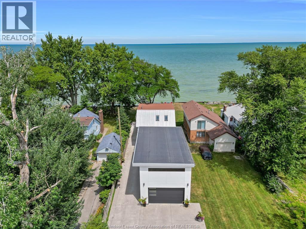 4-bedroom Single Family at 1674 Caille Avenue, Lakeshore — photograph 3