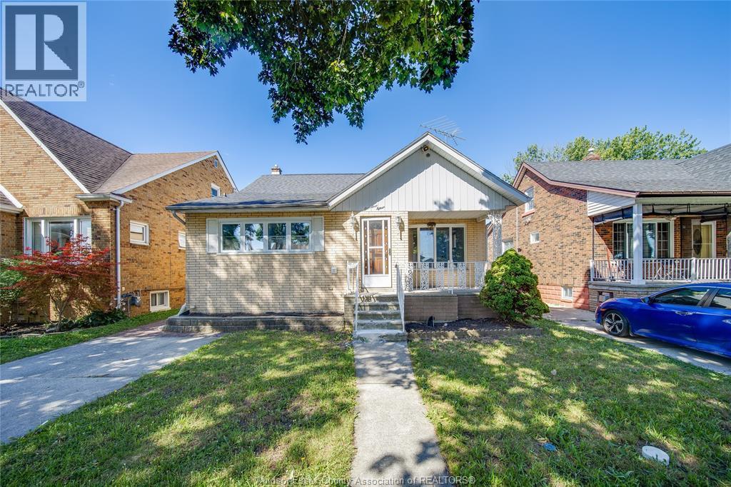 3-bedroom Single Family at 1715 Alexis #LOWER, Windsor — primary photograph
