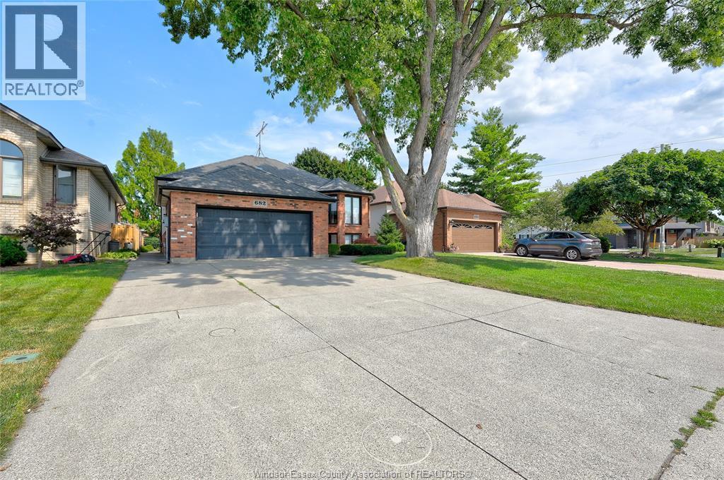 682 Michael Drive, Tecumseh — primary photograph