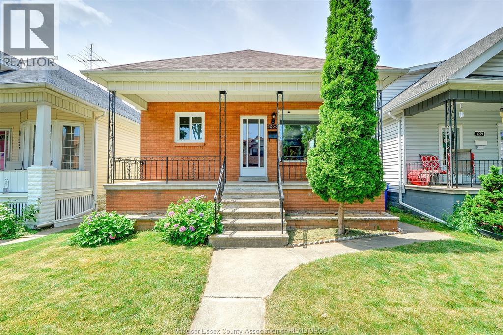 Single Family — 1233 Lincoln, Windsor, Ontario