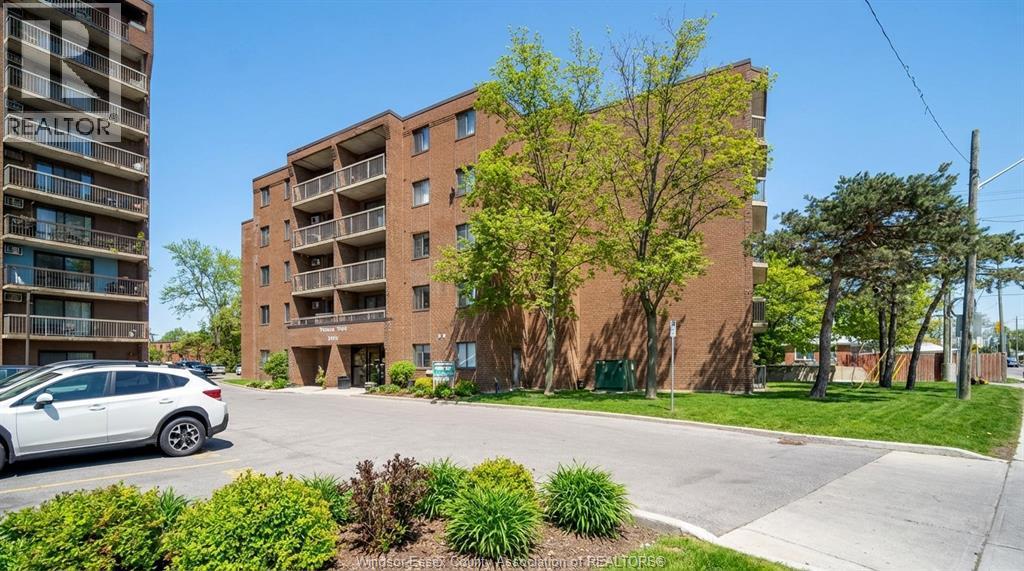 3950 Wyandotte Street #105, Windsor — photograph 2