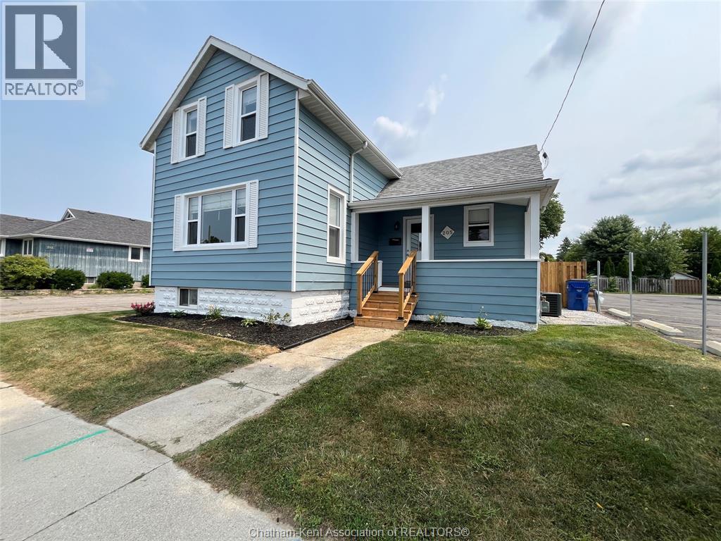 205 St.clair Street, Chatham — primary photograph
