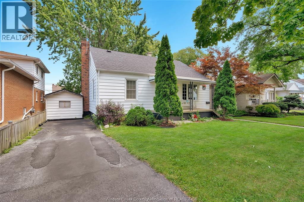 1418 Pillette Road, Windsor — photograph 2