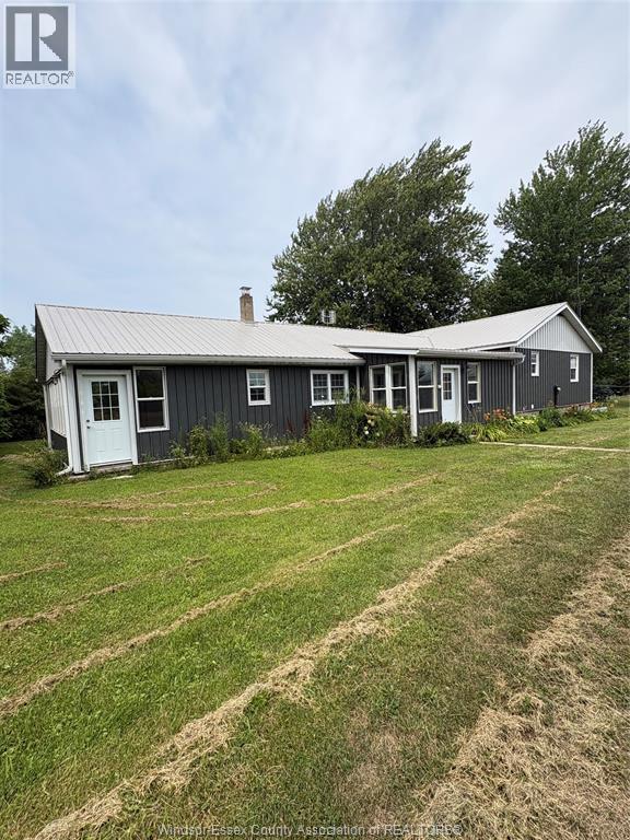 Single Family — 949 East West Rd, Pelee Island, Ontario