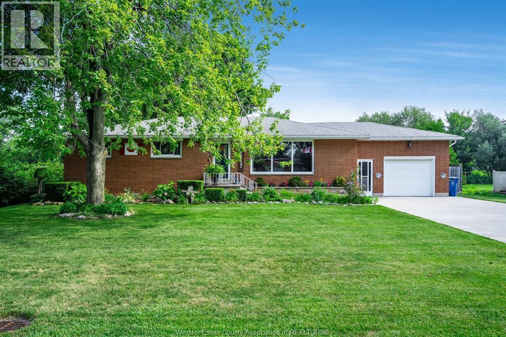 3-bedroom Single Family at 166 Kael Crescent, Harrow — photograph 2