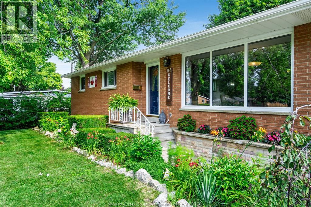 3-bedroom Single Family at 166 Kael Crescent, Harrow — photograph 3