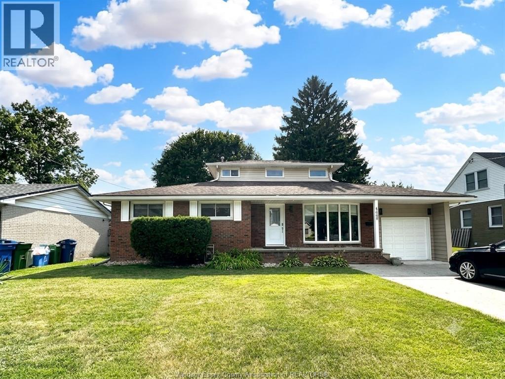4069 Roseland Drive, Windsor — primary photograph