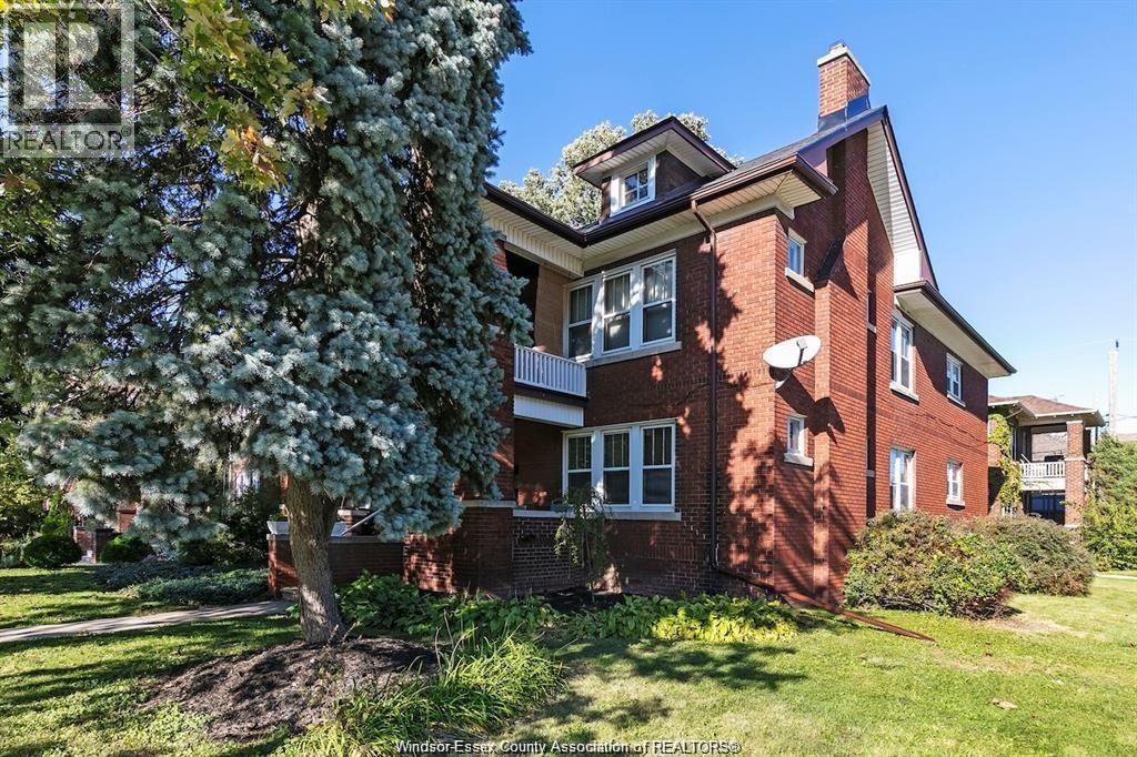 2-bedroom Single Family at 1596 Victoria, Windsor — primary photograph