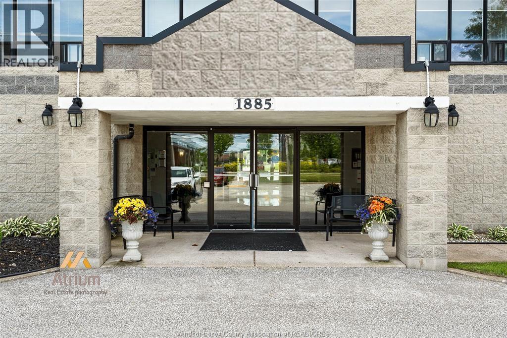 1885 Normandy #202, LaSalle — photograph 2