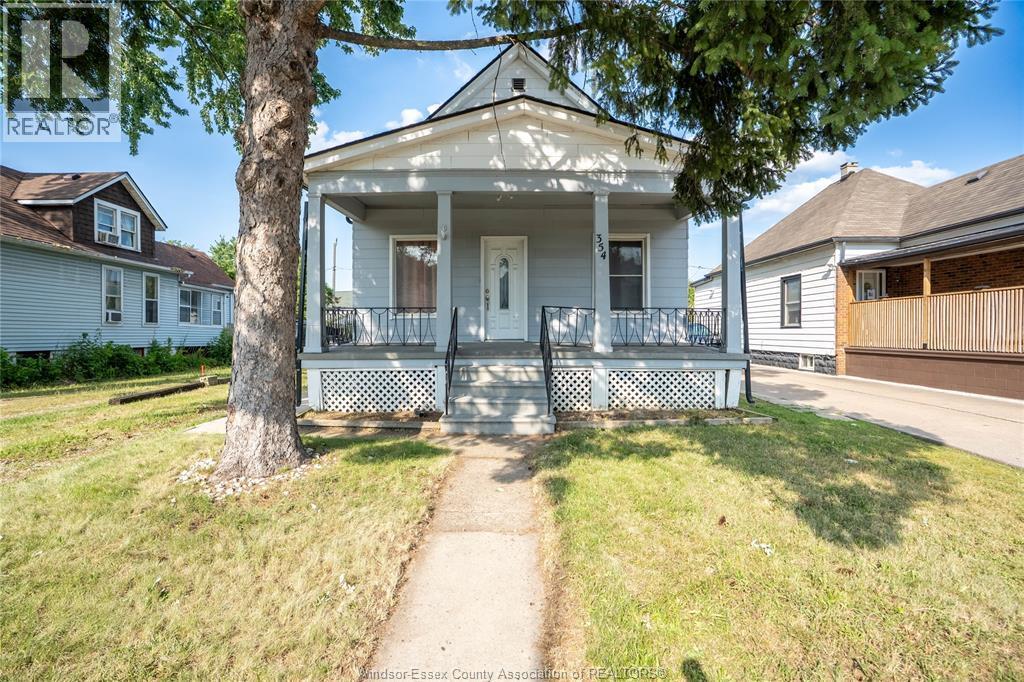 4-bedroom Single Family at 354 Curry Avenue, Windsor — primary photograph